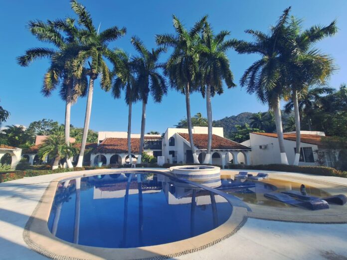 Casa en venta en Ixtapa - alberca Casa en venta en Ixtapa - alberca